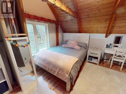 2243 Roberts Road, Powell River, BC - Indoor Photo Showing Bedroom