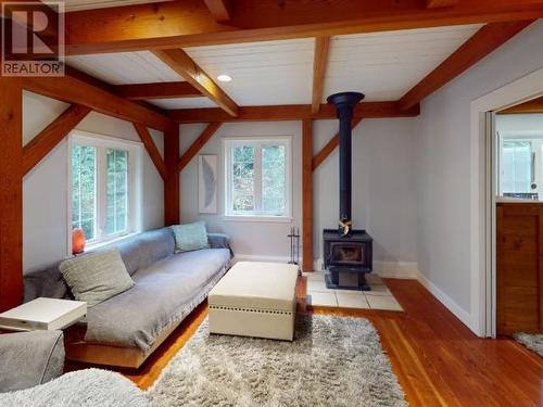 2243 Roberts Road, Powell River, BC - Indoor Photo Showing Living Room With Fireplace