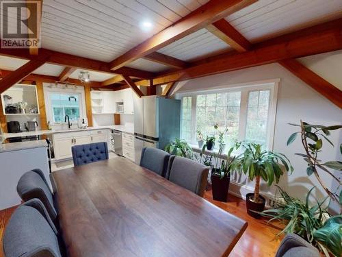 2243 Roberts Road, Powell River, BC - Indoor Photo Showing Dining Room