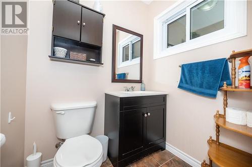 348 First Avenue N, Pembroke, ON - Indoor Photo Showing Bathroom