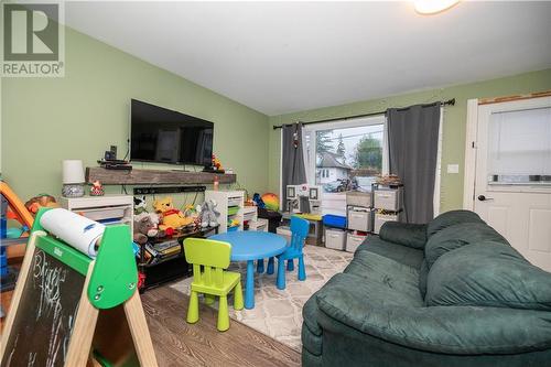 348 First Avenue N, Pembroke, ON - Indoor Photo Showing Living Room