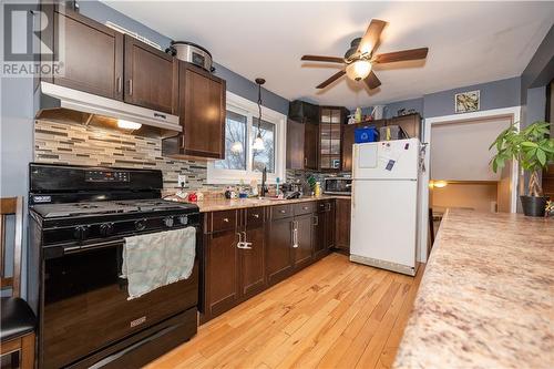 348 First Avenue N, Pembroke, ON - Indoor Photo Showing Kitchen