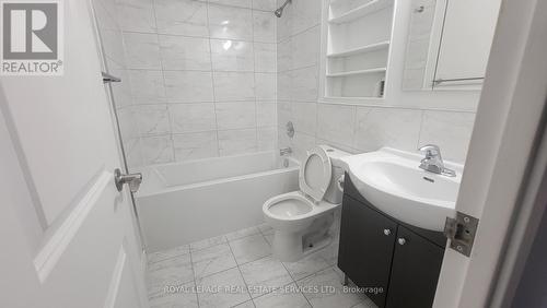 710 - 1100 Caven Street, Mississauga, ON - Indoor Photo Showing Bathroom