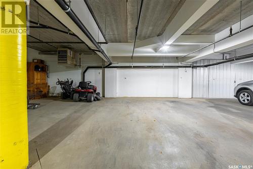 2B 5 2Nd Avenue, Lumsden, SK - Indoor Photo Showing Garage