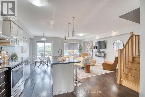 146 Crafter Crescent, Hamilton, ON - Indoor Photo Showing Kitchen With Upgraded Kitchen