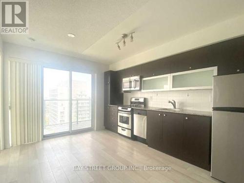 1204 - 275 Yorkland Road, Toronto, ON - Indoor Photo Showing Kitchen