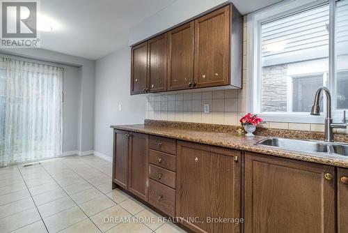 36 New Port Way, Markham, ON - Indoor Photo Showing Kitchen