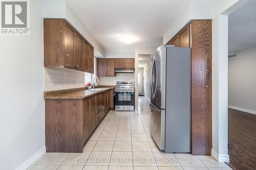 36 New Port Way, Markham, ON - Indoor Photo Showing Kitchen