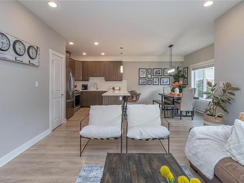 3439 Turnstone Dr, Langford, BC - Indoor Photo Showing Living Room