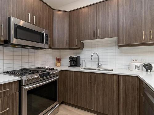 3439 Turnstone Dr, Langford, BC - Indoor Photo Showing Kitchen With Stainless Steel Kitchen With Double Sink With Upgraded Kitchen