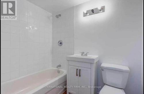 909 - 940 Caledonia Road E, Toronto, ON - Indoor Photo Showing Bathroom