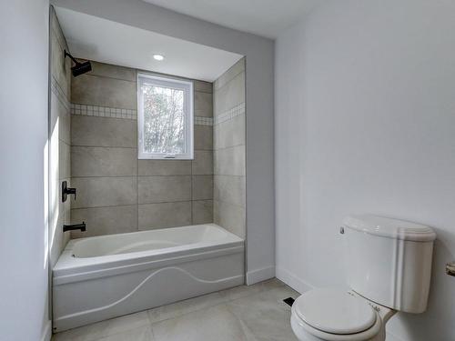 Dining room - 1844 Ch. Des Hauteurs, Saint-Hippolyte, QC - Indoor Photo Showing Bathroom