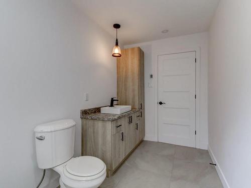 Dining room - 1844 Ch. Des Hauteurs, Saint-Hippolyte, QC - Indoor Photo Showing Bathroom