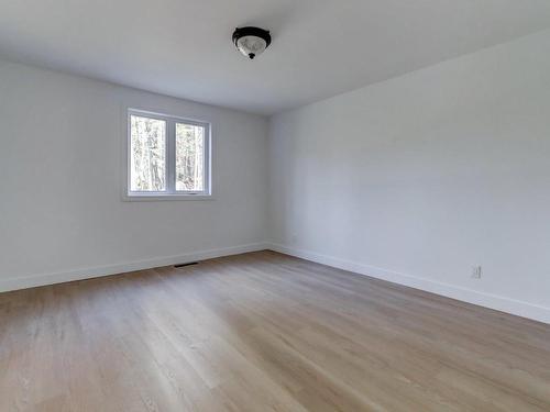 Master bedroom - 1844 Ch. Des Hauteurs, Saint-Hippolyte, QC - Indoor Photo Showing Other Room