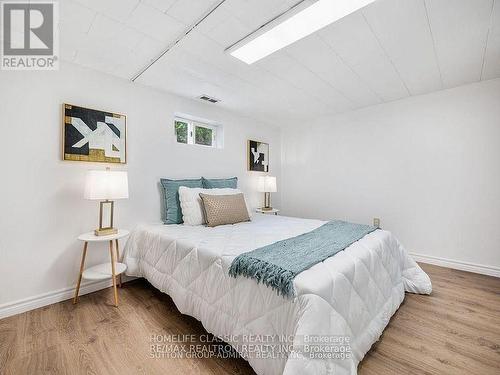 95 Murray Drive S, Aurora, ON - Indoor Photo Showing Bedroom