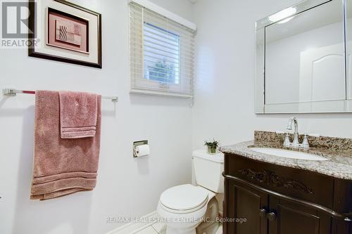 416 Winfield Terrace, Mississauga, ON - Indoor Photo Showing Bathroom