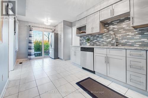 416 Winfield Terrace, Mississauga, ON - Indoor Photo Showing Kitchen With Upgraded Kitchen