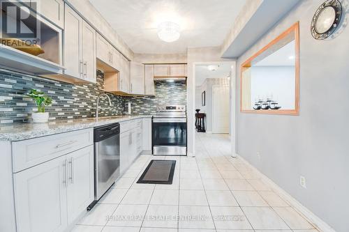 416 Winfield Terrace, Mississauga, ON - Indoor Photo Showing Kitchen