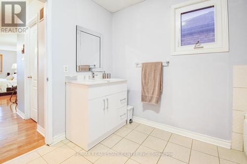 416 Winfield Terrace, Mississauga, ON - Indoor Photo Showing Bathroom