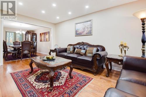 416 Winfield Terrace, Mississauga, ON - Indoor Photo Showing Living Room