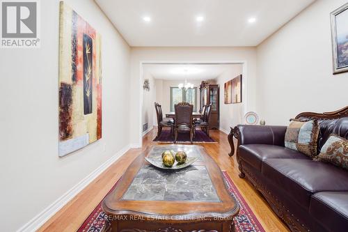 416 Winfield Terrace, Mississauga, ON - Indoor Photo Showing Living Room