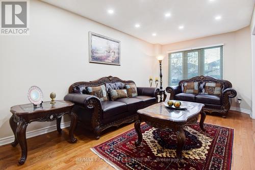 416 Winfield Terrace, Mississauga, ON - Indoor Photo Showing Living Room