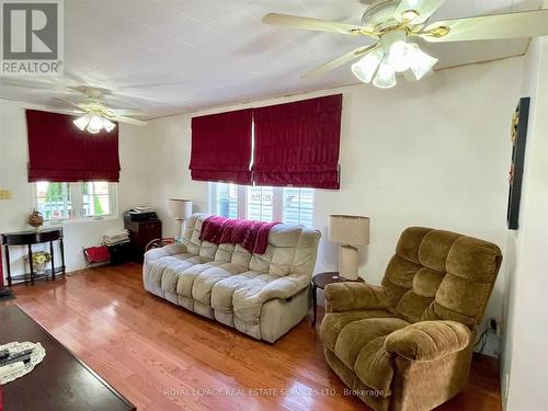 30 College Street, Halton Hills, ON - Indoor Photo Showing Living Room