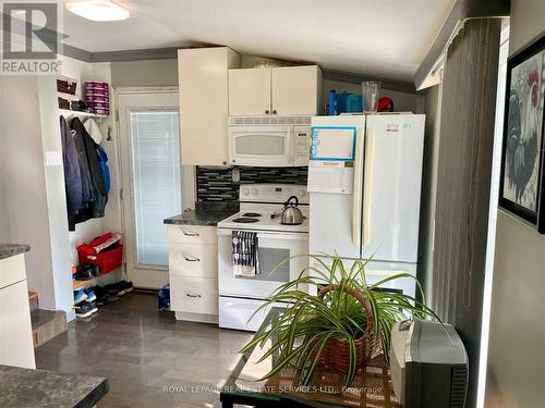 30 College Street, Halton Hills, ON - Indoor Photo Showing Kitchen