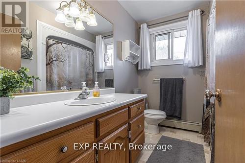 88 Fairview Avenue, St. Thomas, ON - Indoor Photo Showing Bathroom