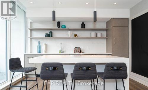 519 - 212 King William Street, Hamilton, ON - Indoor Photo Showing Kitchen