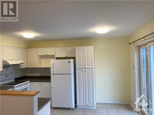 213 Mountshannon Drive, Ottawa, ON - Indoor Photo Showing Kitchen