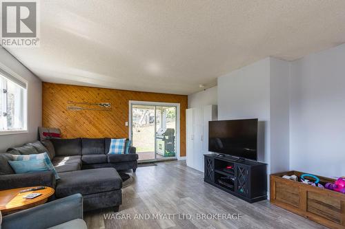 14 South Park Street, Quinte West, ON - Indoor Photo Showing Living Room