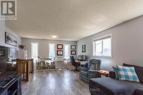 14 South Park Street, Quinte West, ON - Indoor Photo Showing Living Room