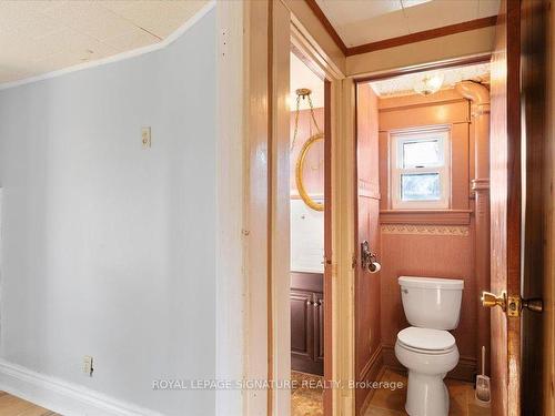 5 Albion St W, Belleville, ON - Indoor Photo Showing Bathroom