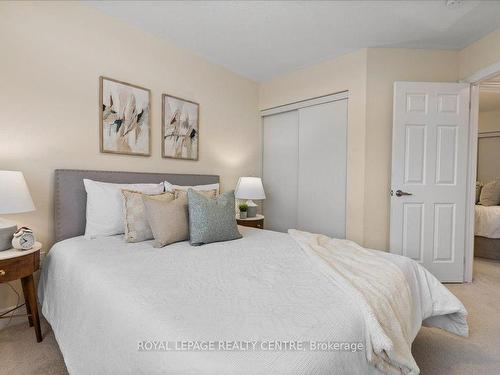 263 Grovehill Cres, Kitchener, ON - Indoor Photo Showing Bedroom