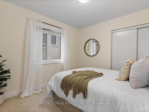 263 Grovehill Cres, Kitchener, ON - Indoor Photo Showing Bedroom