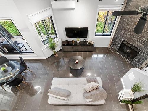 Vue d'ensemble - 11-454 Rue Élaine, Laval (Fabreville), QC - Indoor With Fireplace