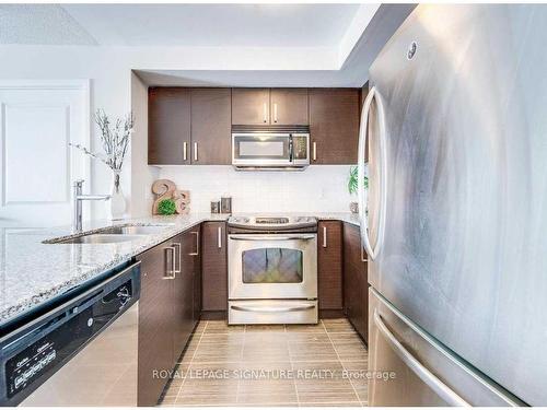 609-17 Anndale Dr, Toronto, ON - Indoor Photo Showing Kitchen With Double Sink With Upgraded Kitchen