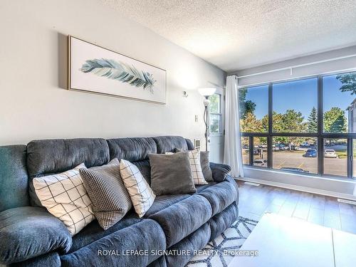 215-126 Bell Farm Rd, Barrie, ON - Indoor Photo Showing Living Room