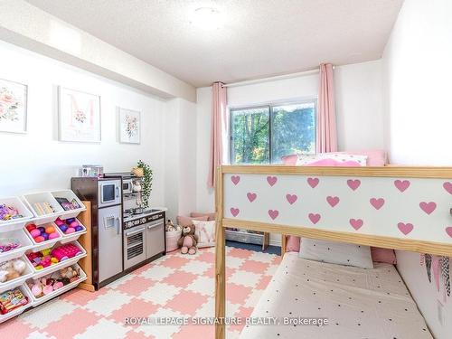 215-126 Bell Farm Rd, Barrie, ON - Indoor Photo Showing Bedroom