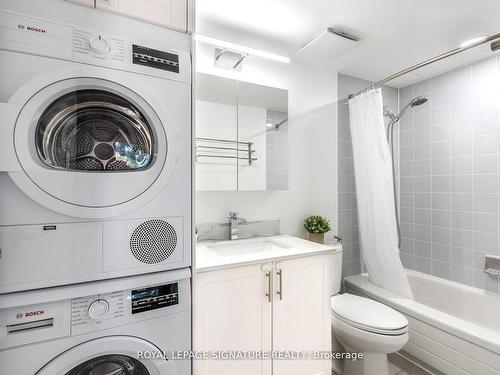 215-126 Bell Farm Rd, Barrie, ON - Indoor Photo Showing Laundry Room