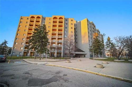 402-3000 Pembina Hwy, Winnipeg, MB 