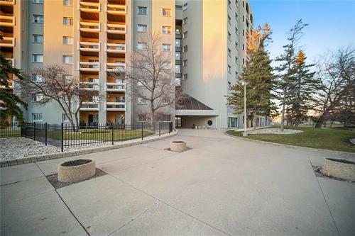 402-3000 Pembina Hwy, Winnipeg, MB 