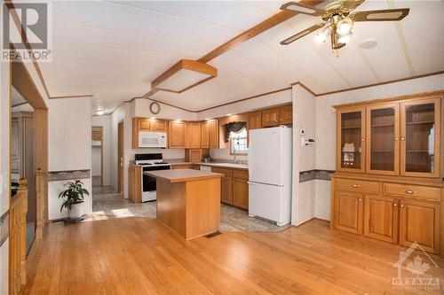 14 Yvette Private, Ottawa, ON - Indoor Photo Showing Kitchen