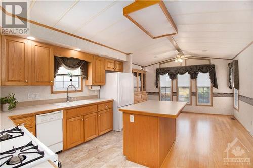 14 Yvette Private, Ottawa, ON - Indoor Photo Showing Kitchen