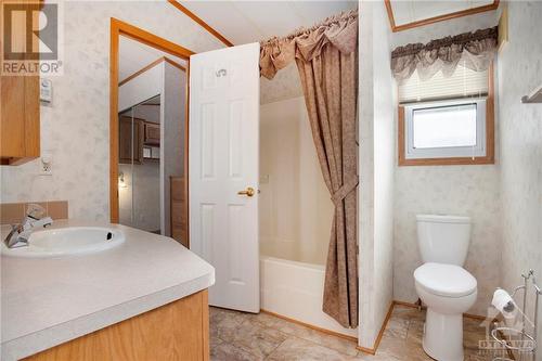 14 Yvette Private, Ottawa, ON - Indoor Photo Showing Bathroom