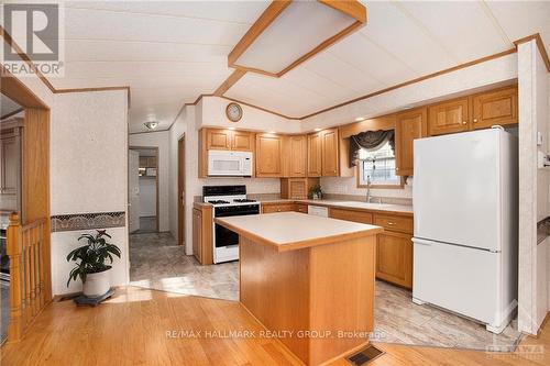 14 Yvette, Ottawa, ON - Indoor Photo Showing Kitchen