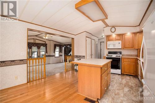 14 Yvette Private, Ottawa, ON - Indoor Photo Showing Kitchen