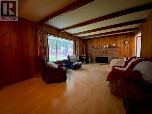 2196 Barriere Lakes Road, Barriere, BC - Indoor With Fireplace