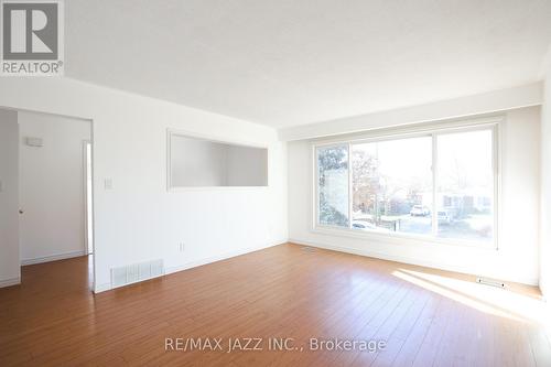 135 Springdale Crescent, Oshawa (Donevan), ON - Indoor Photo Showing Other Room